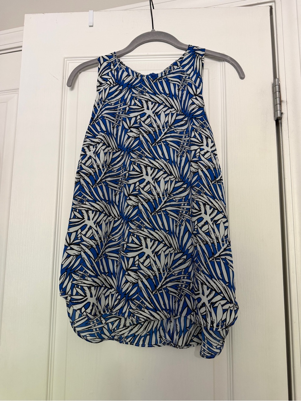 Saint Tropez white/blue palm leaf print tank blouse size XS